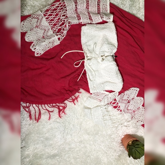 Lace Bell Sleeve Crop Top - Picture 3 of 8